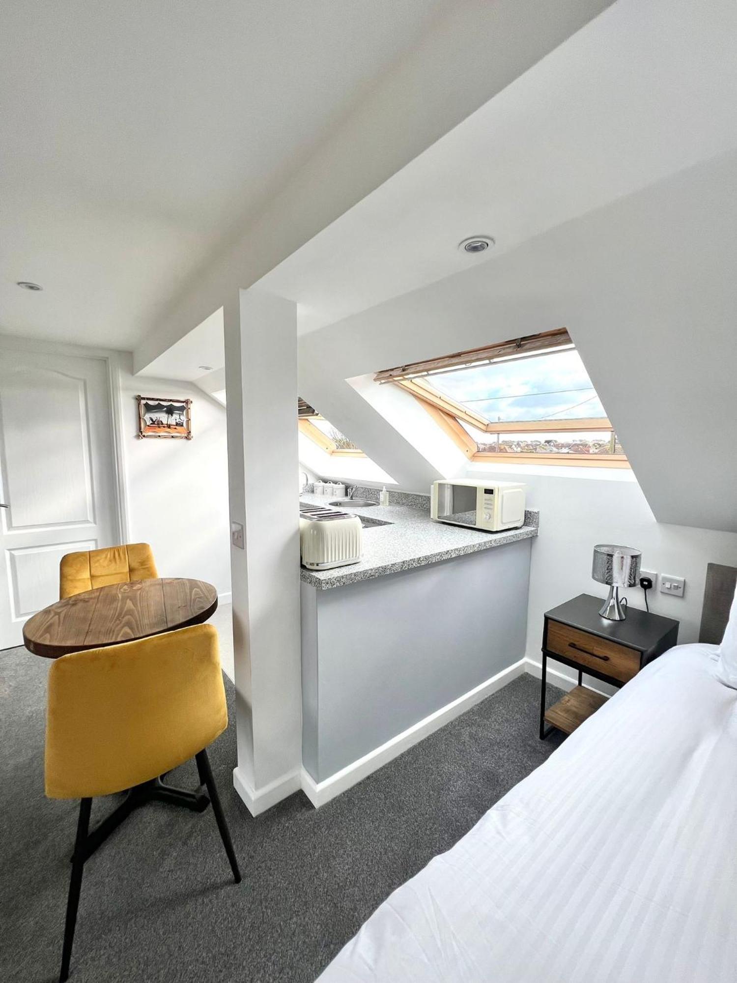Seascape - Stylish Modern Apartment Barton on Sea Exterior foto
